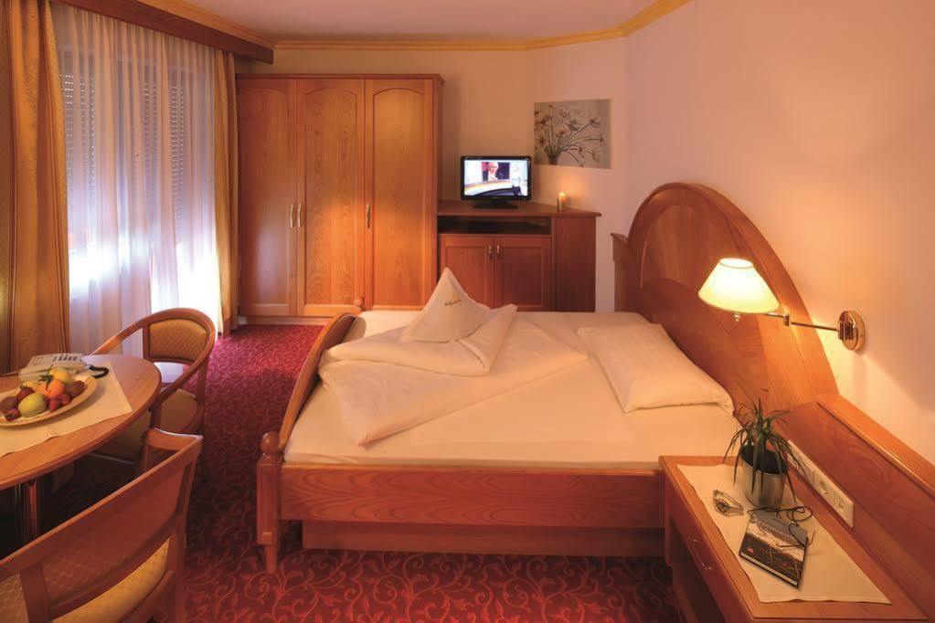 Hotel Sonnenburg Meran Exterior foto